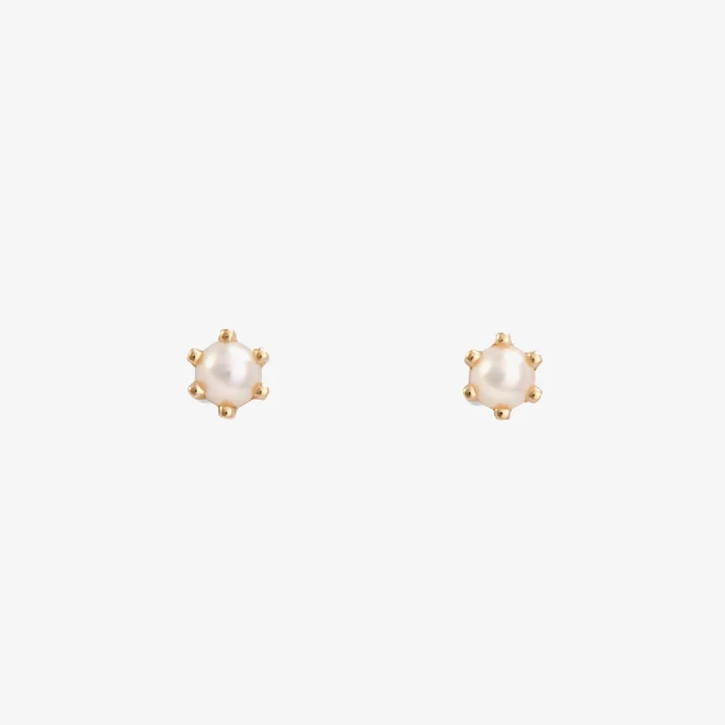 Bohemian-Inspired Jewelry For Free-Spirited Fashion Bid Farewell To The Old Season Baby Pearl Studs | E1901P Bohemian-Inspired Jewelry For Free-Spirited Fashion Bid Farewell To The Old Season Baby Pearl Studs | E1901P